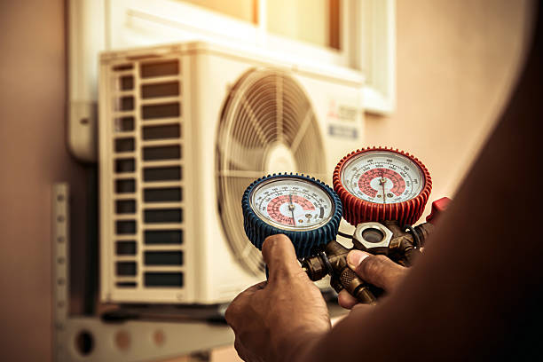 Professional Hvac technician working in Othello, WA
